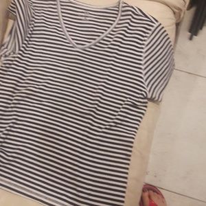 A ac-tiv-ology V neck short sleeve shirt